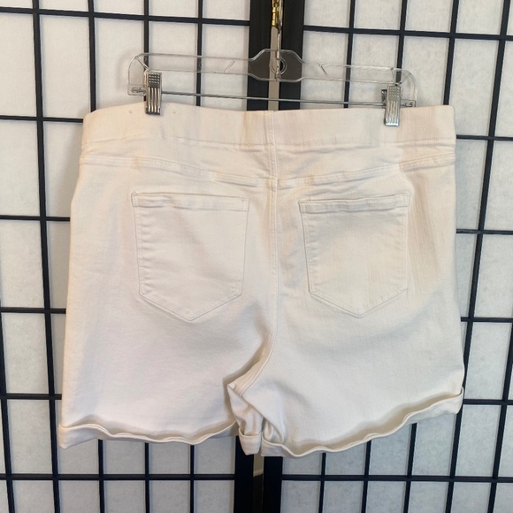 Liverpool Pulled-On Rolled Up Chloe Short - Picture 7 of 12